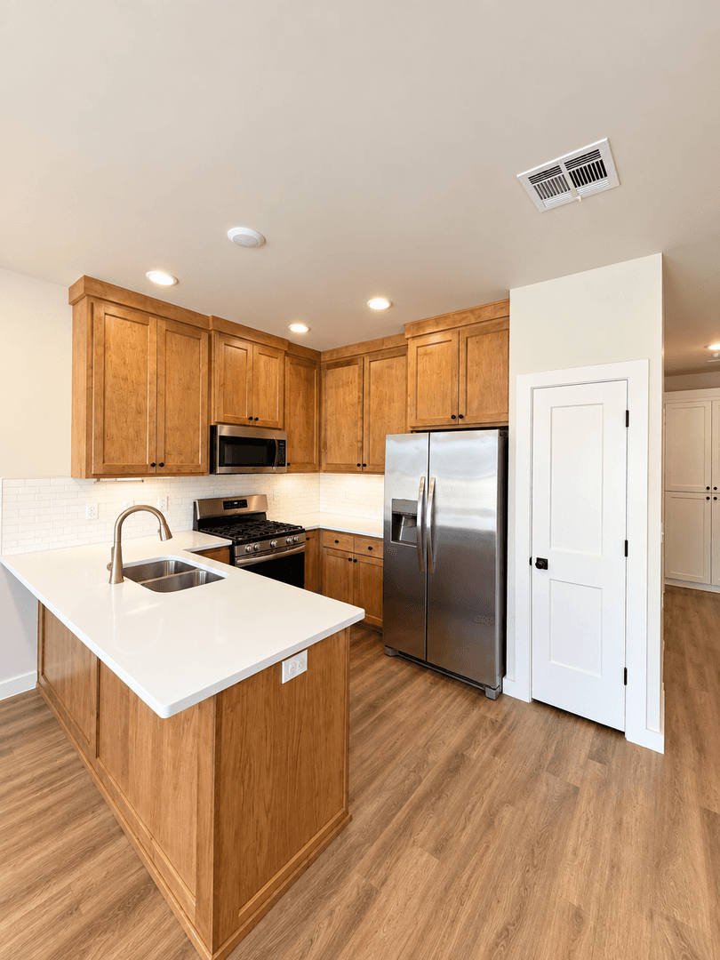 Edmond House: 614 W 2nd St #100