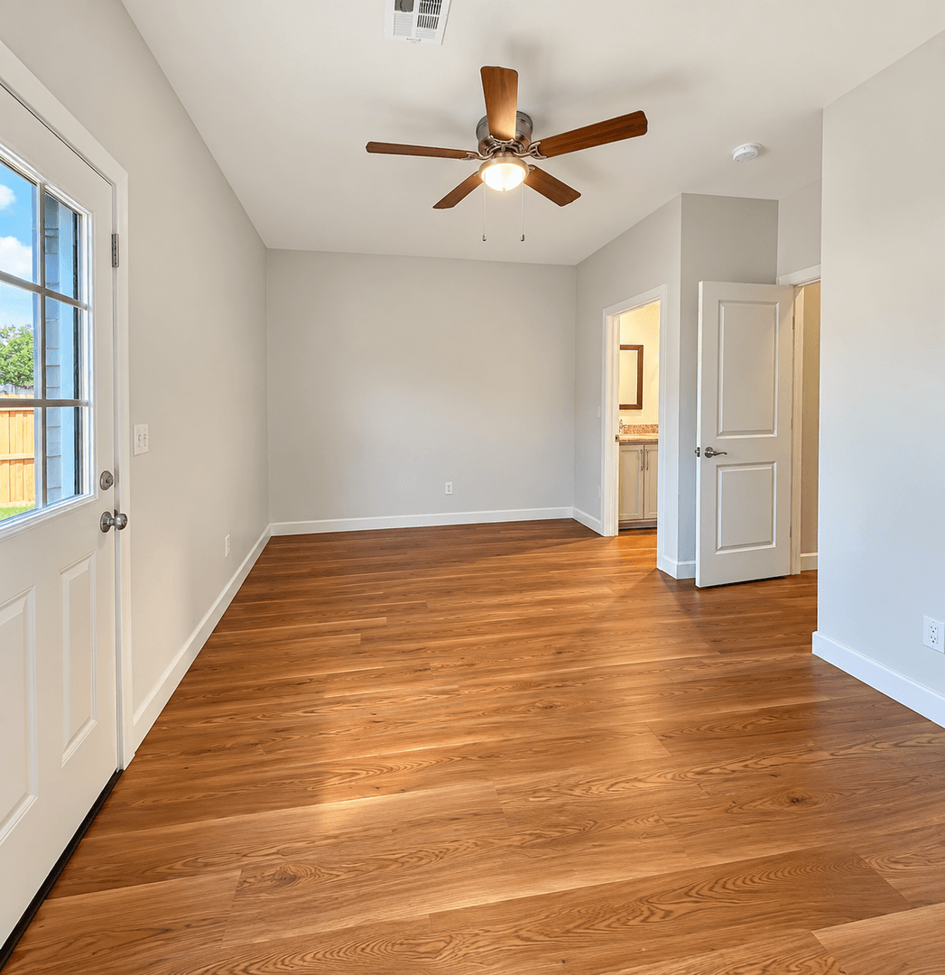 Lawton House: 805 SW Summit Ave #1