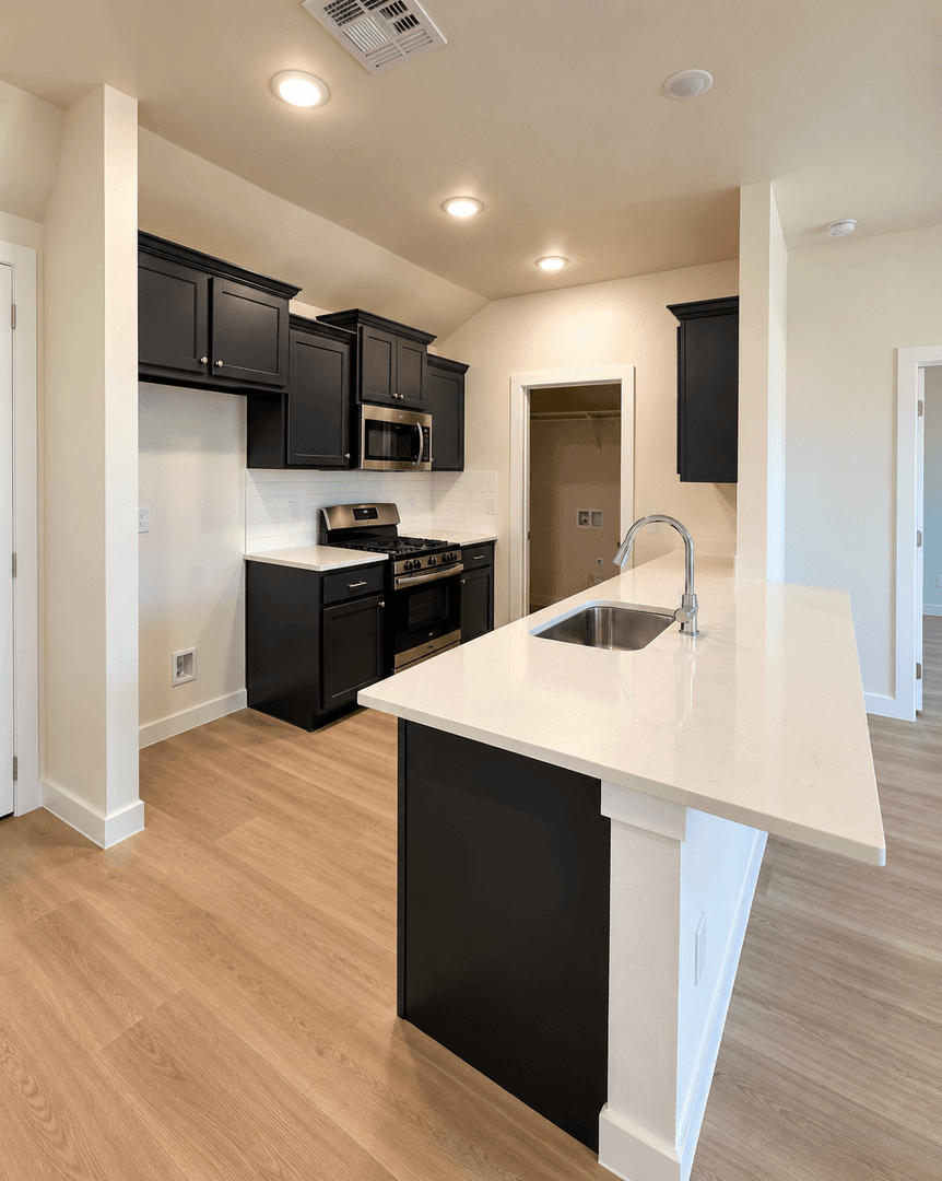 Guthrie House: 1617 Highland Loop