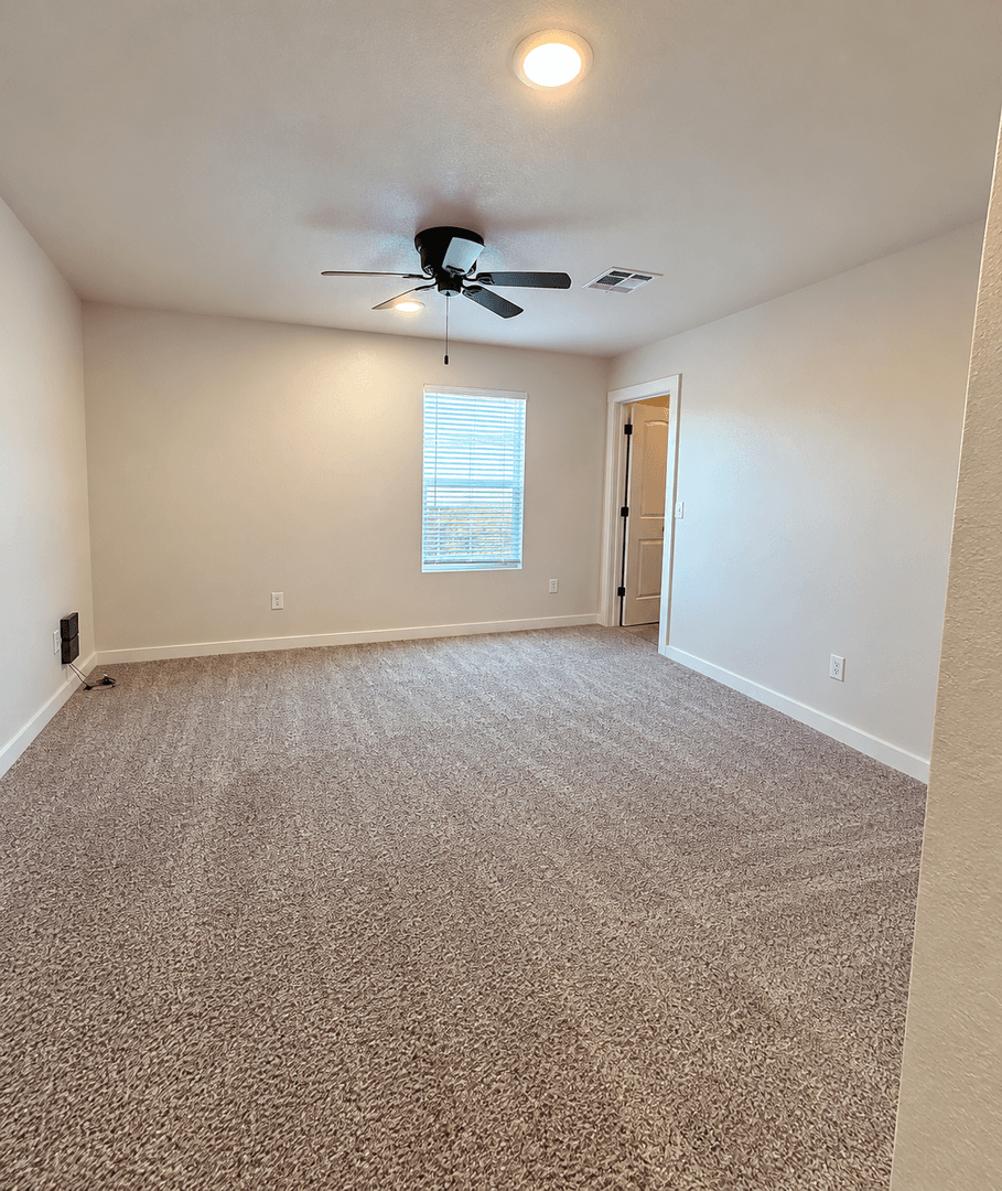 Edmond House: 616 W 2nd St #100