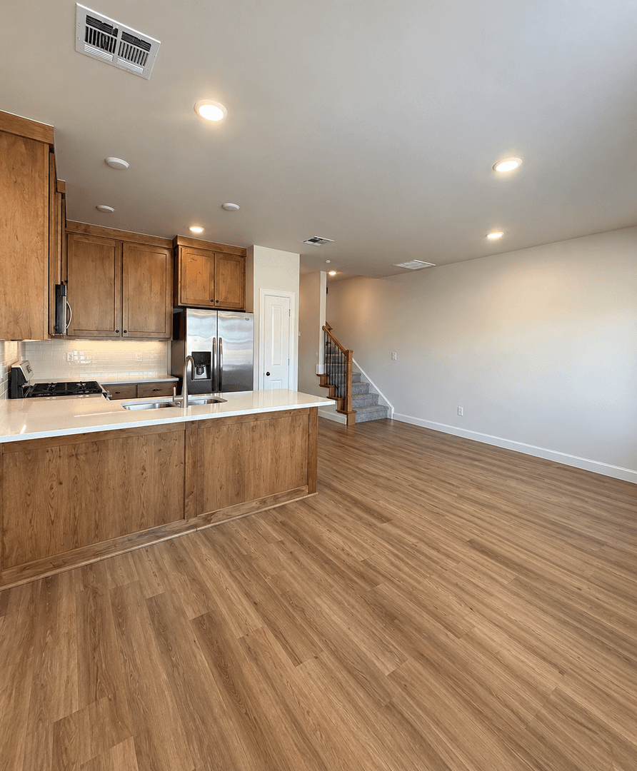 Edmond House: 614 W 2nd St #100