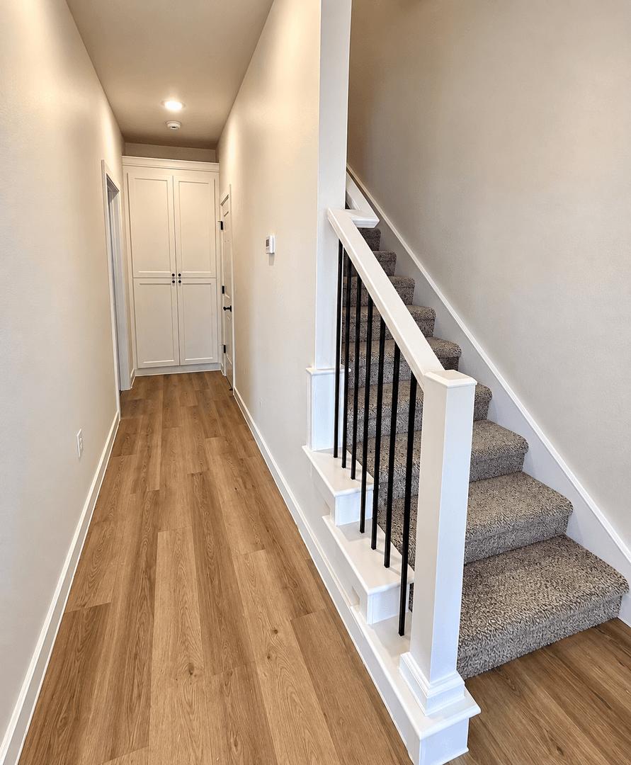Edmond House: 618 W 2nd St #100