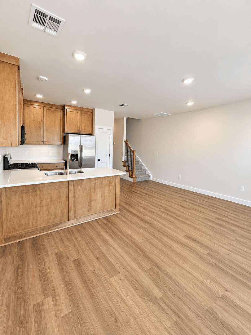 Edmond House: 614 W 2nd St #100