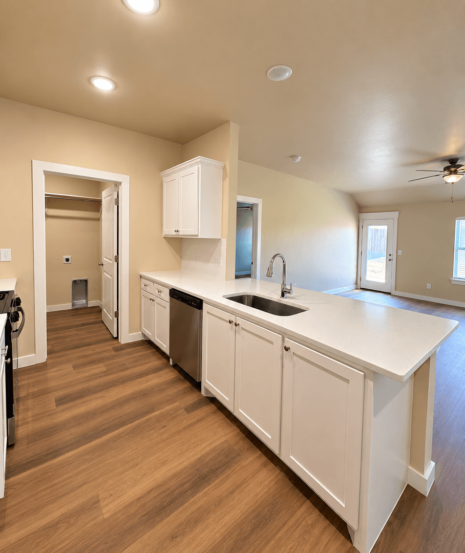 Guthrie House: 1619 Highland Loop