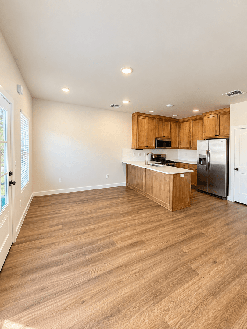 Edmond House: 614 W 2nd St #100