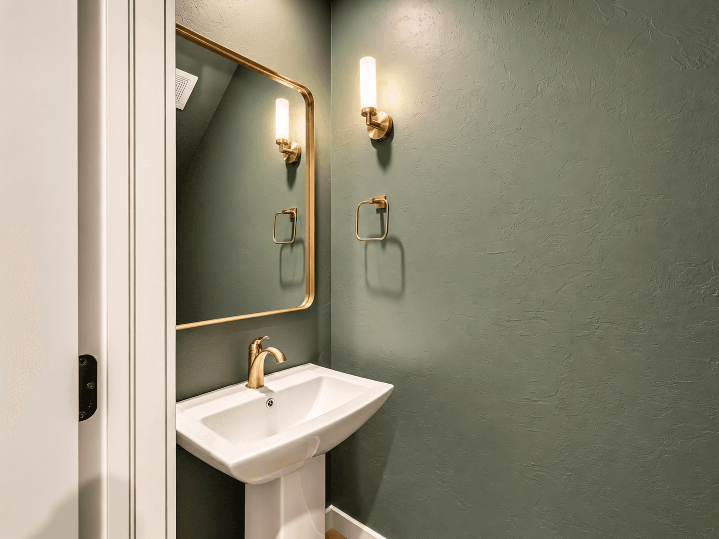 Edmond House: 606 W 2nd St #100