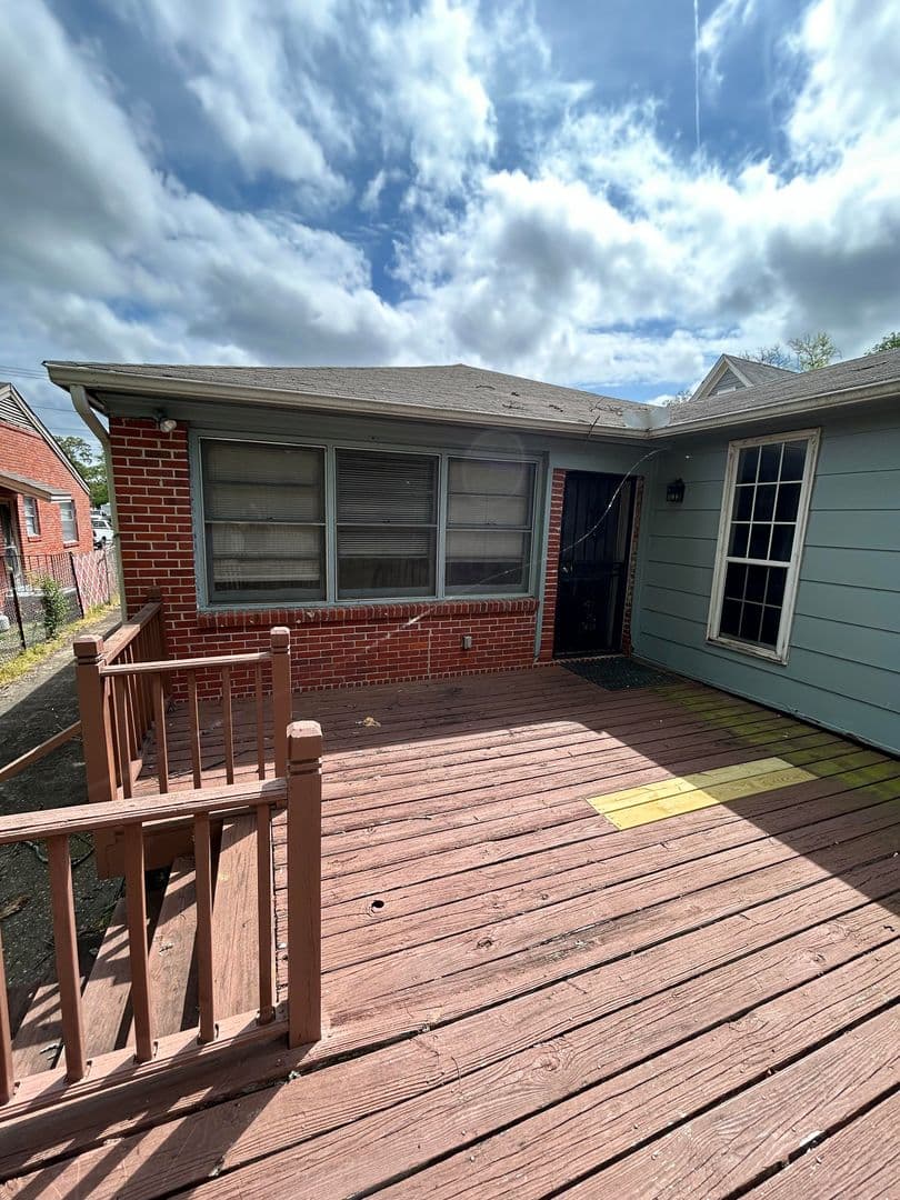 Montgomery House: 3616 Gaston Avenue
