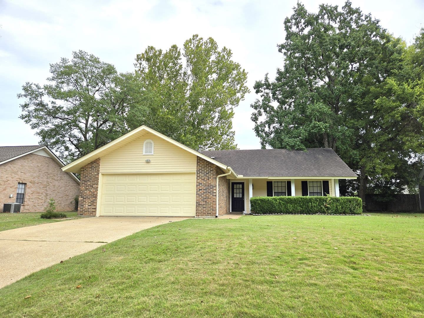 Prattville House: 708 Old Creek Rd