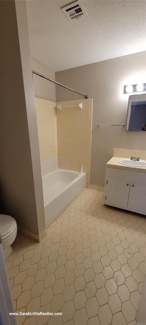 Montgomery House: 416 Glade Park Drive
