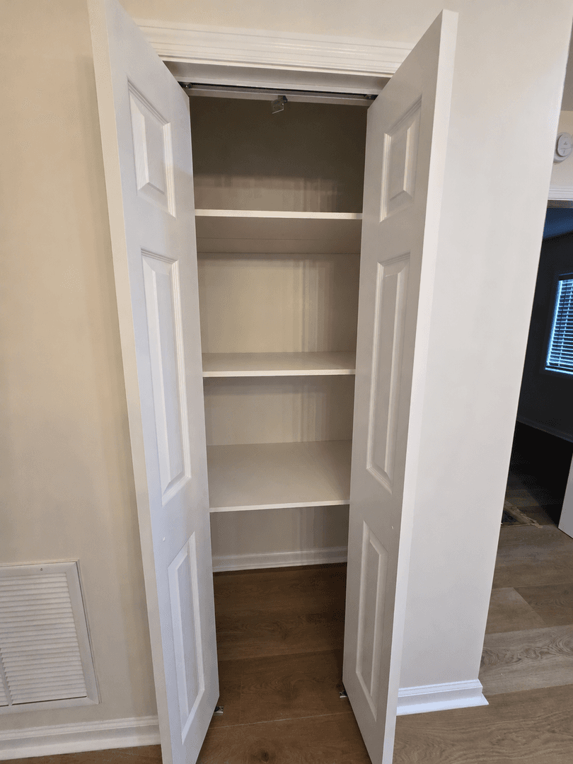 Montgomery House: 6212 Henley Way