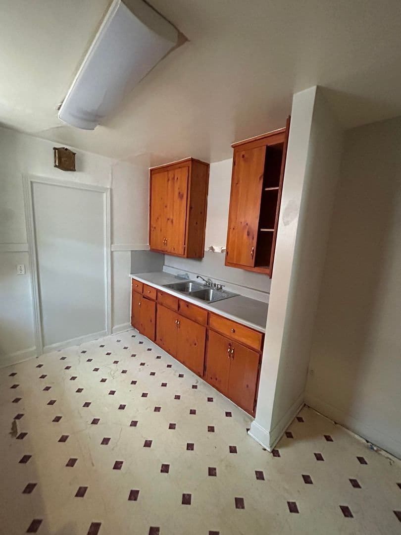 Montgomery House: 3616 Gaston Avenue