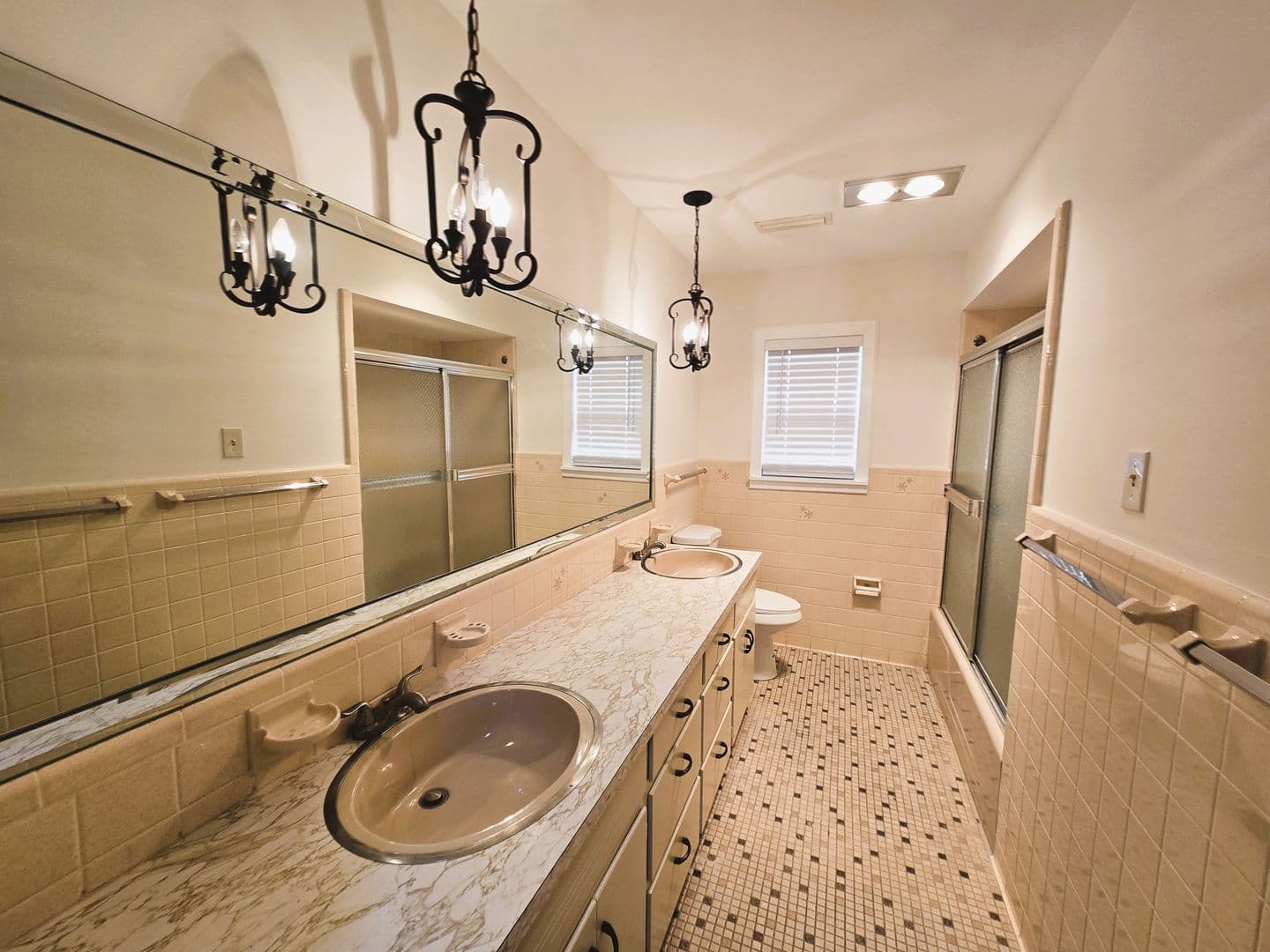 Montgomery House: 6212 Henley Way