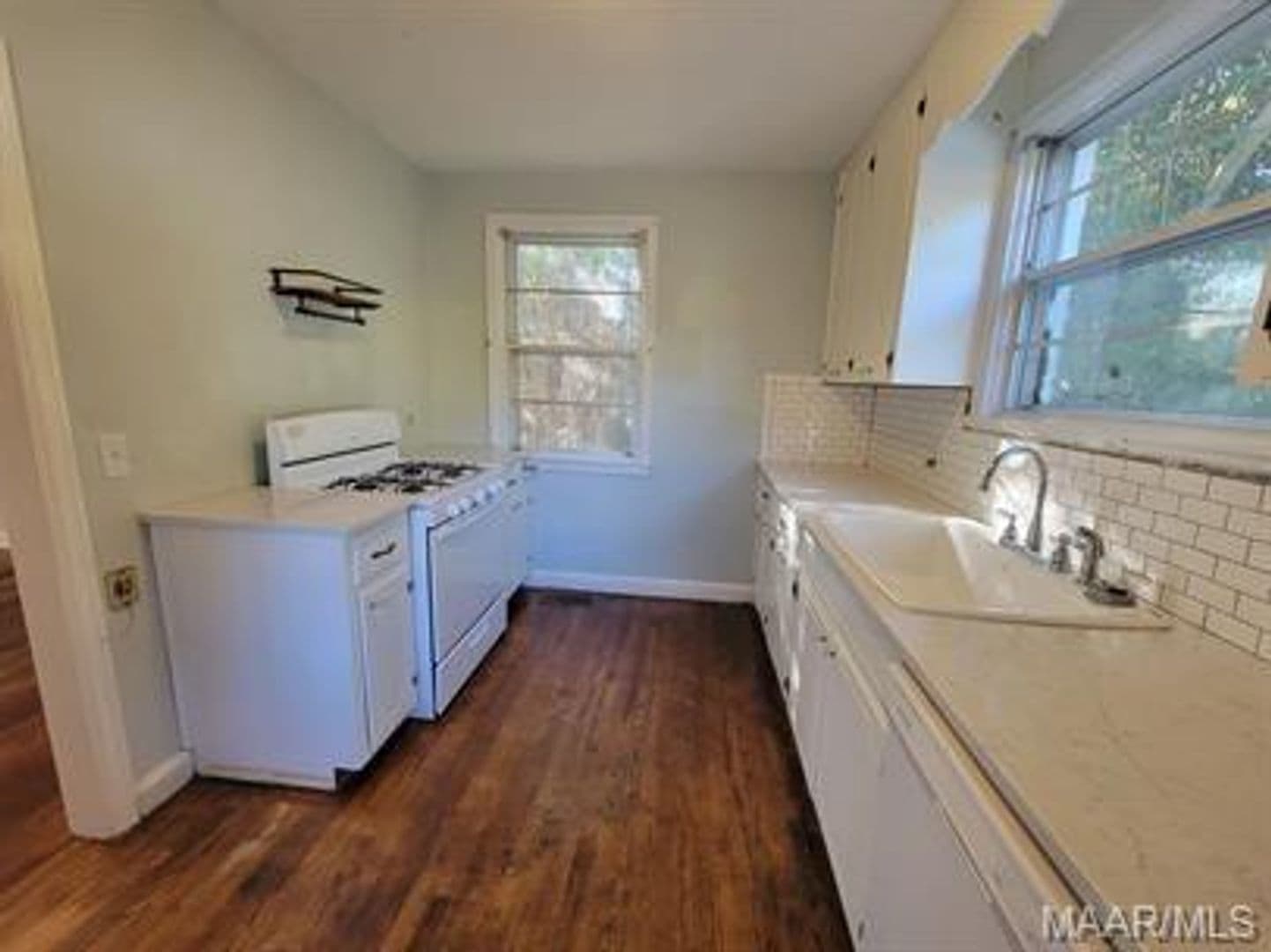 Montgomery Apartment: 7 Calhoun Road
