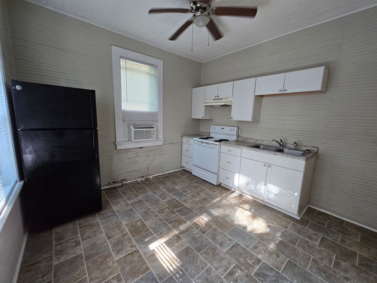 Montgomery Apartment: 2300-2302 Plum Street