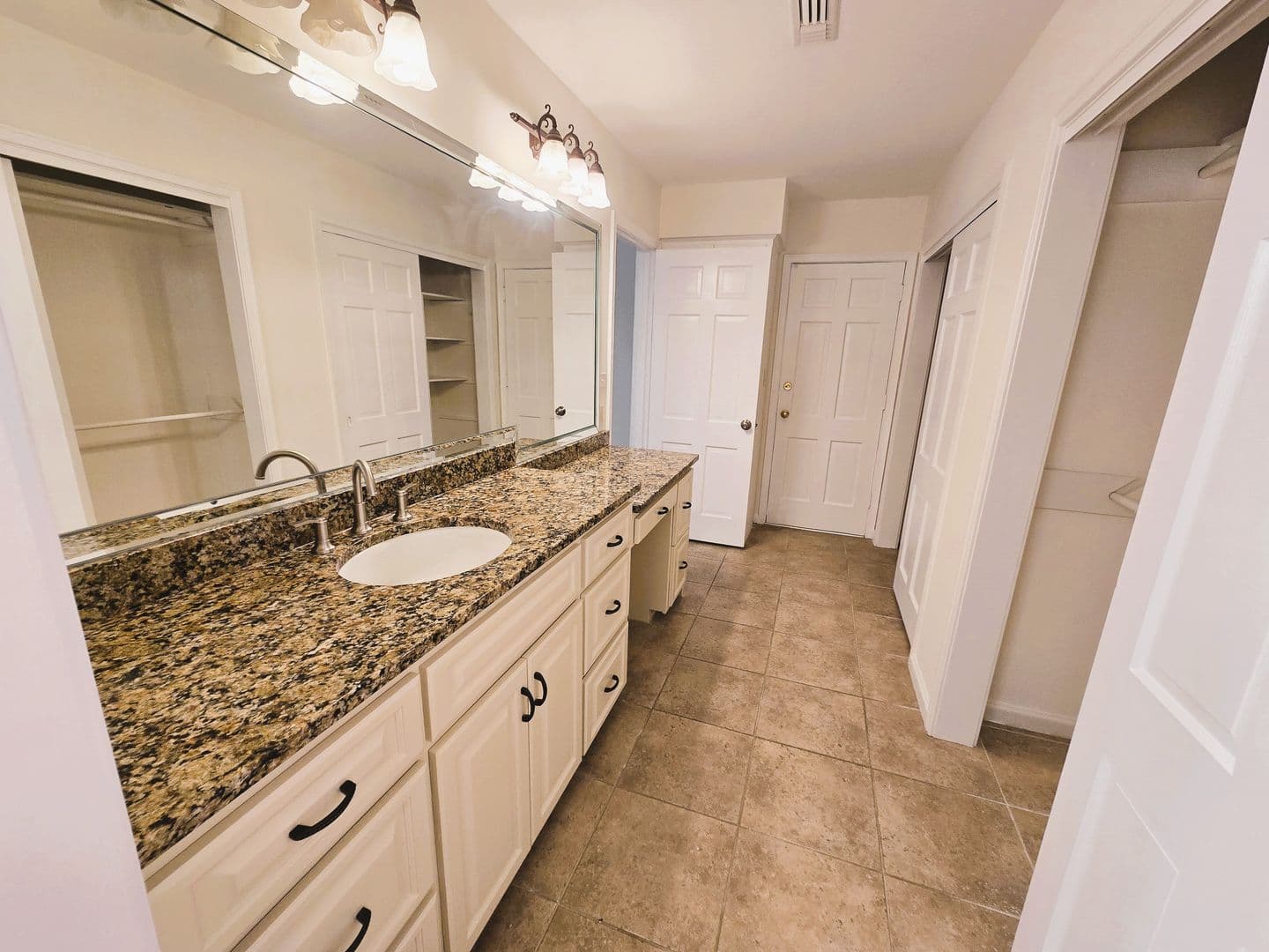Montgomery House: 6212 Henley Way