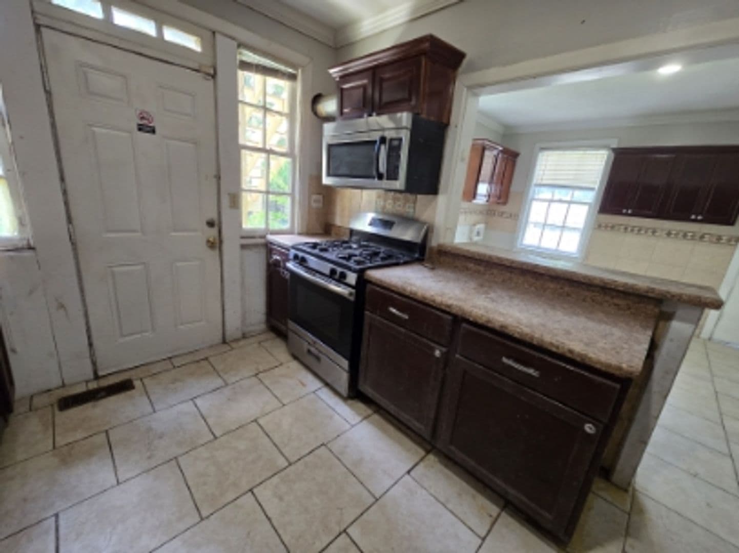 Montgomery Apartment: 139 Mount Vernon Drive