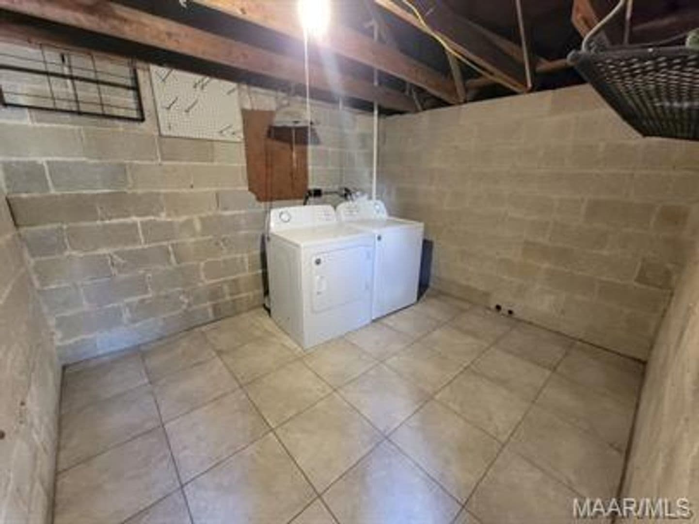 Montgomery Apartment: 7 Calhoun Road