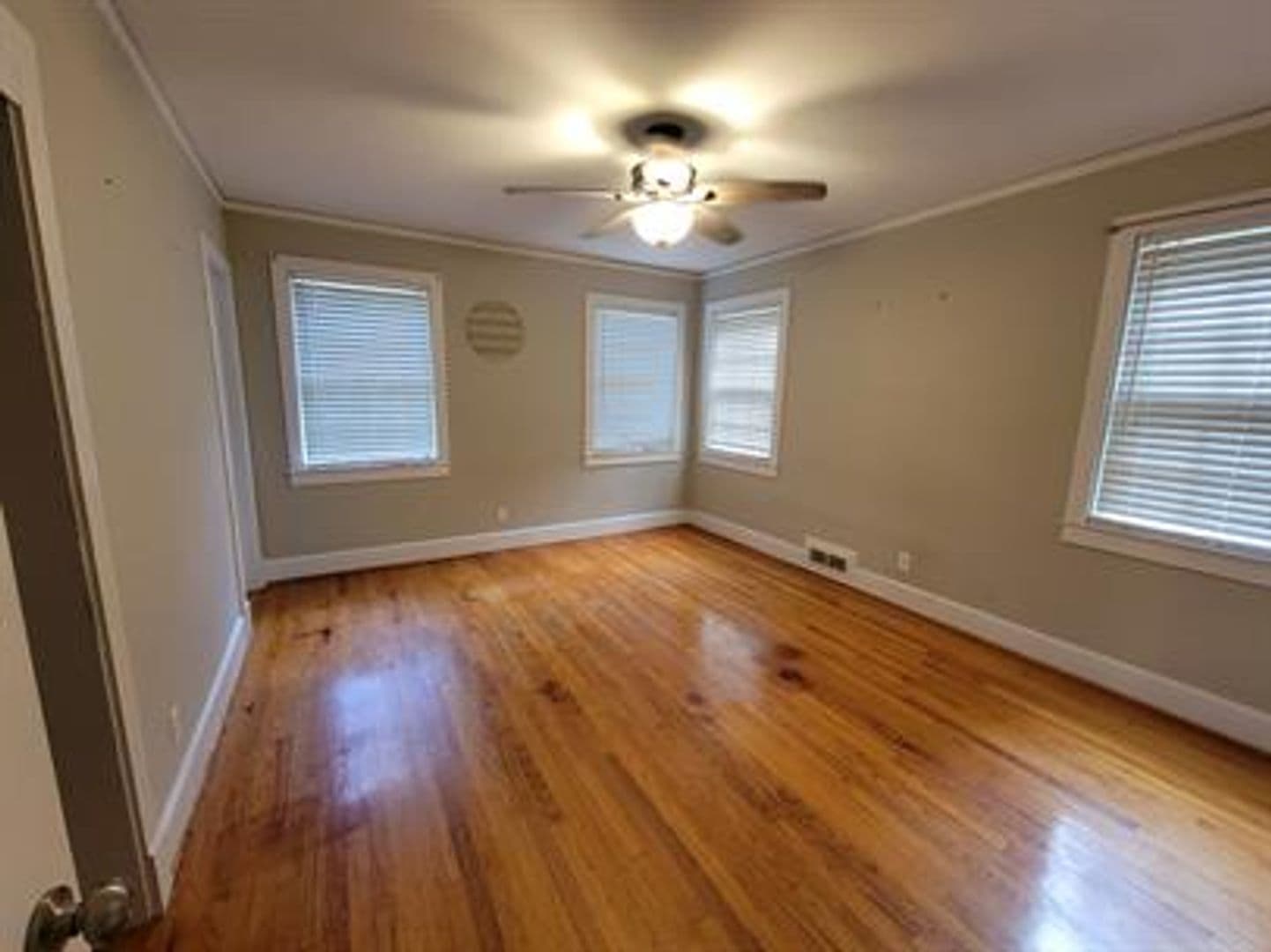 Montgomery House: 4066 Wares Ferry Road