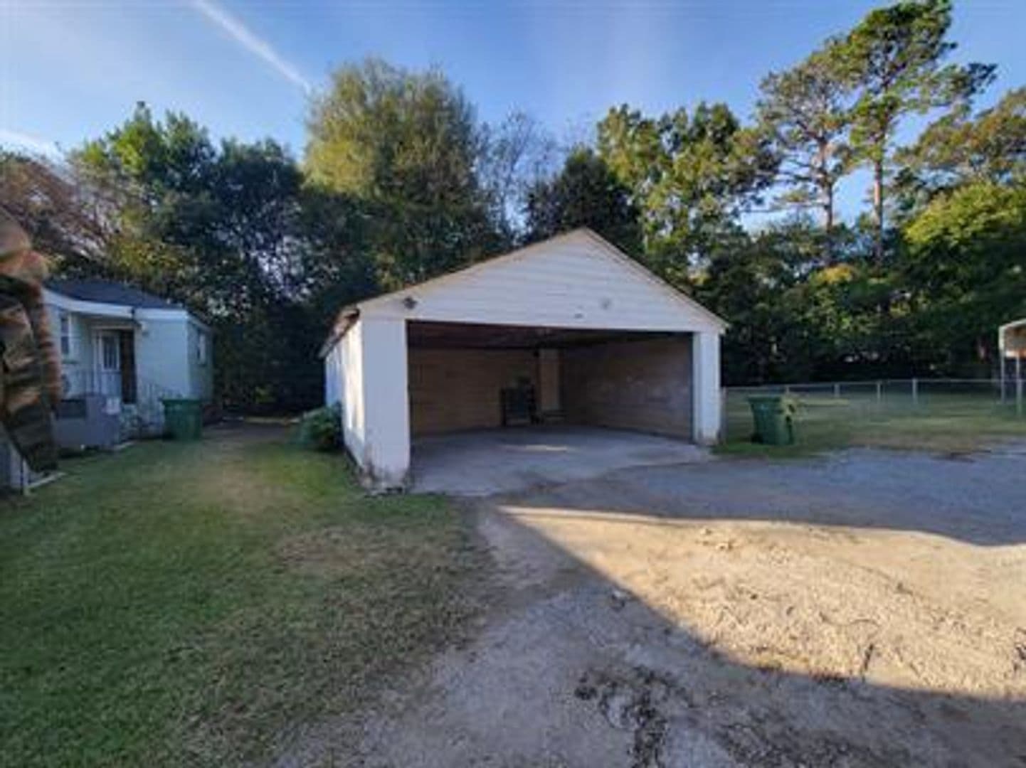 Montgomery Apartment: 7 Calhoun Road