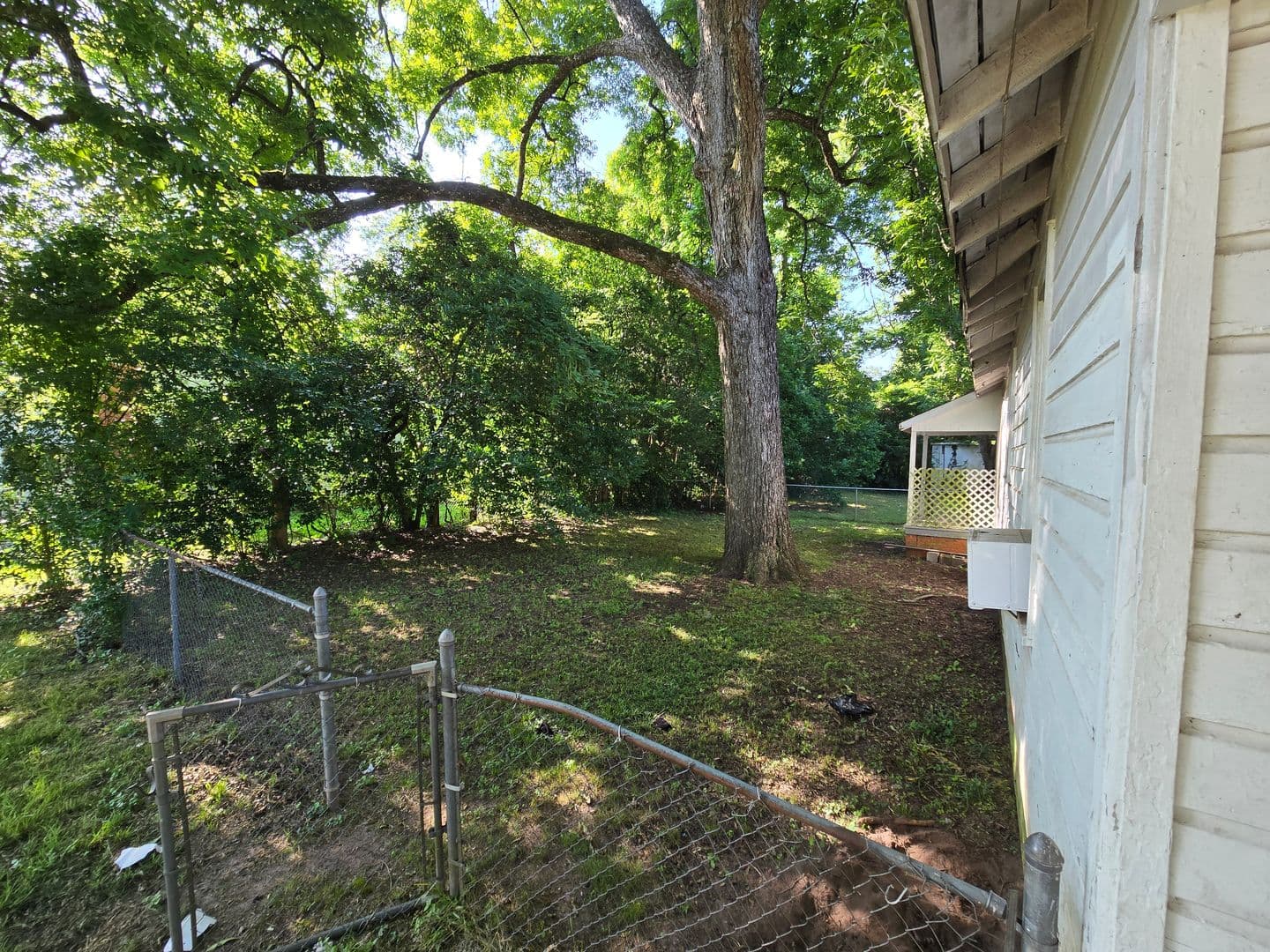 Montgomery Apartment: 2300-2302 Plum Street