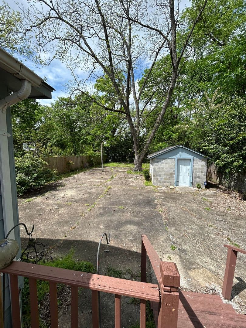 Montgomery House: 3616 Gaston Avenue