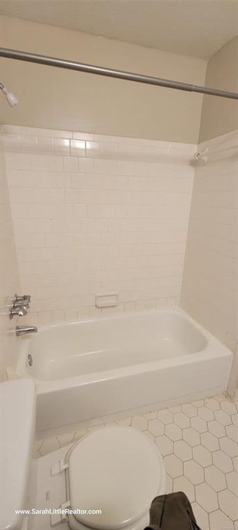Montgomery House: 416 Glade Park Drive