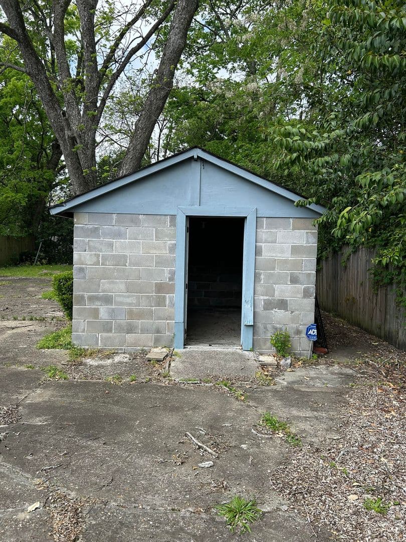 Montgomery House: 3616 Gaston Avenue
