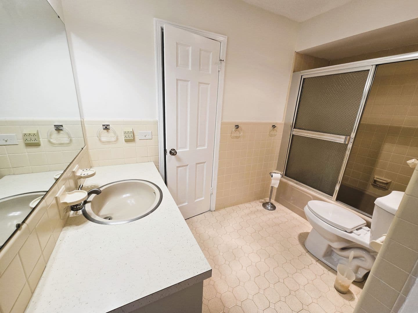 Montgomery House: 6212 Henley Way