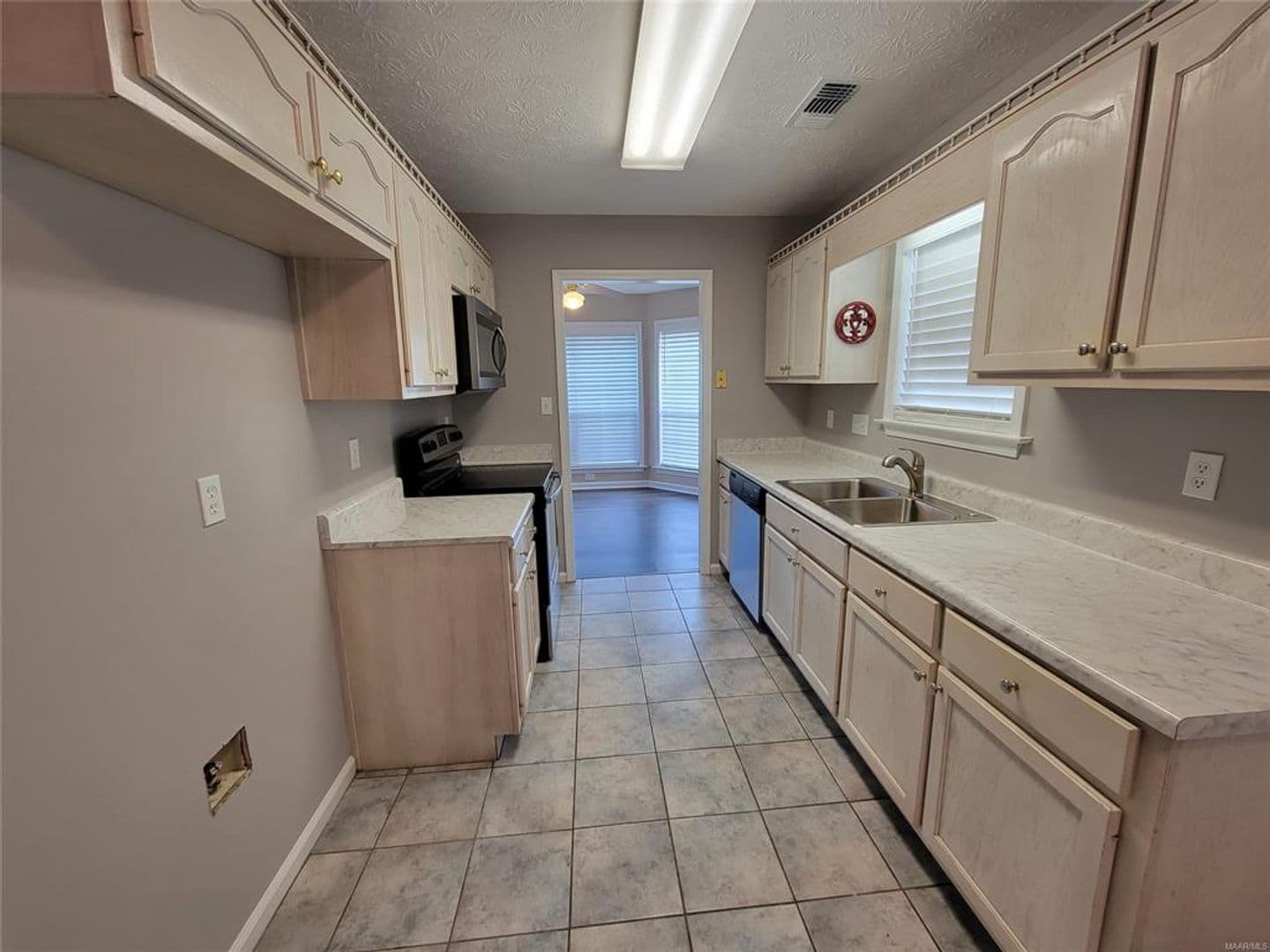 Montgomery House: 6501 Juniper Tree Lane