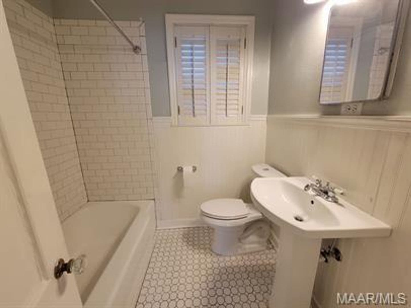 Montgomery Apartment: 7 Calhoun Road