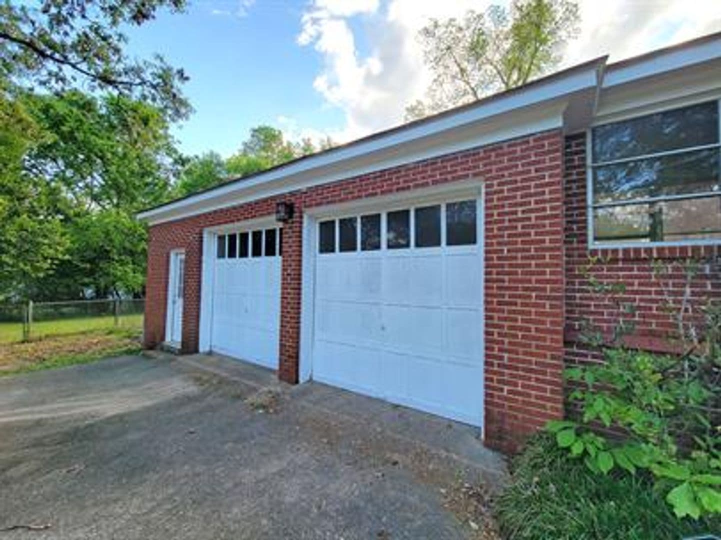 Montgomery House: 4066 Wares Ferry Road