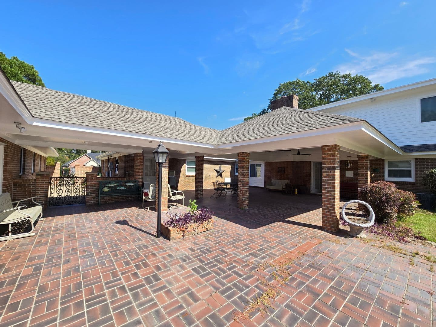 Montgomery House: 6212 Henley Way