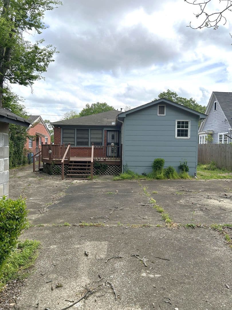 Montgomery House: 3616 Gaston Avenue