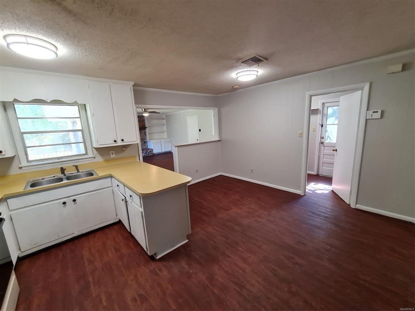 Montgomery House: 616 Fieldbrook Court - 1