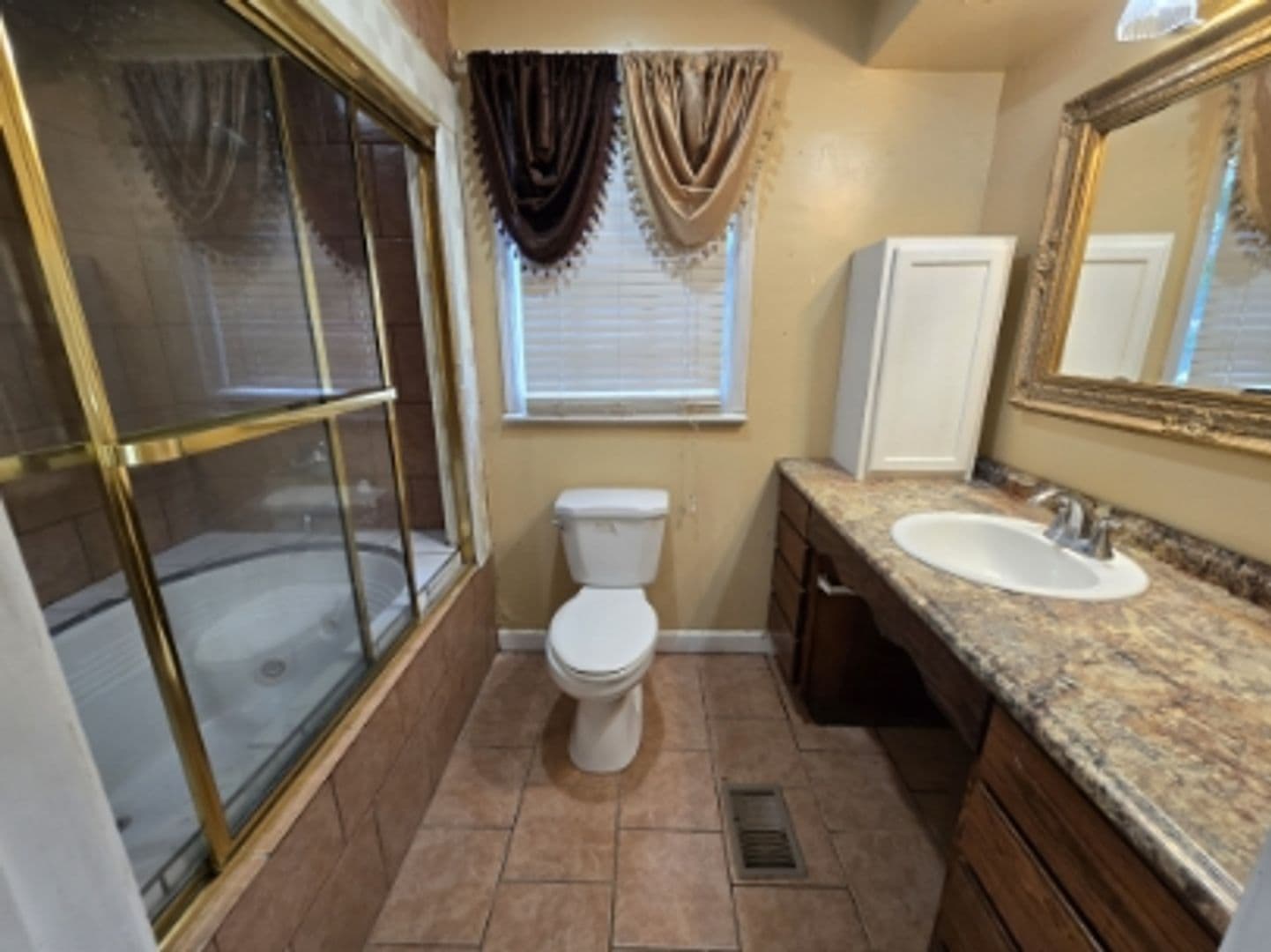 Montgomery Apartment: 139 Mount Vernon Drive