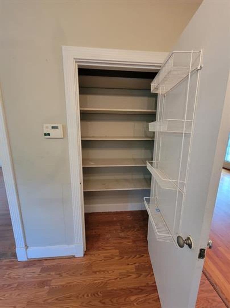Montgomery House: 4066 Wares Ferry Road