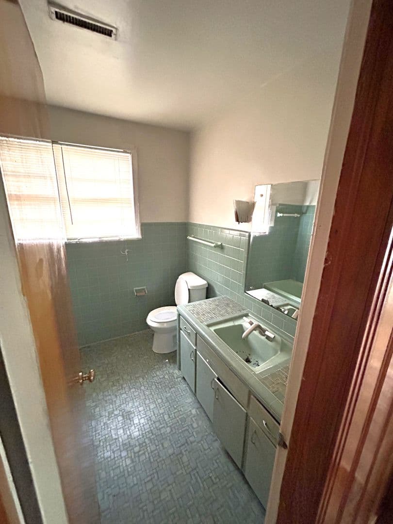 Montgomery House: 3616 Gaston Avenue