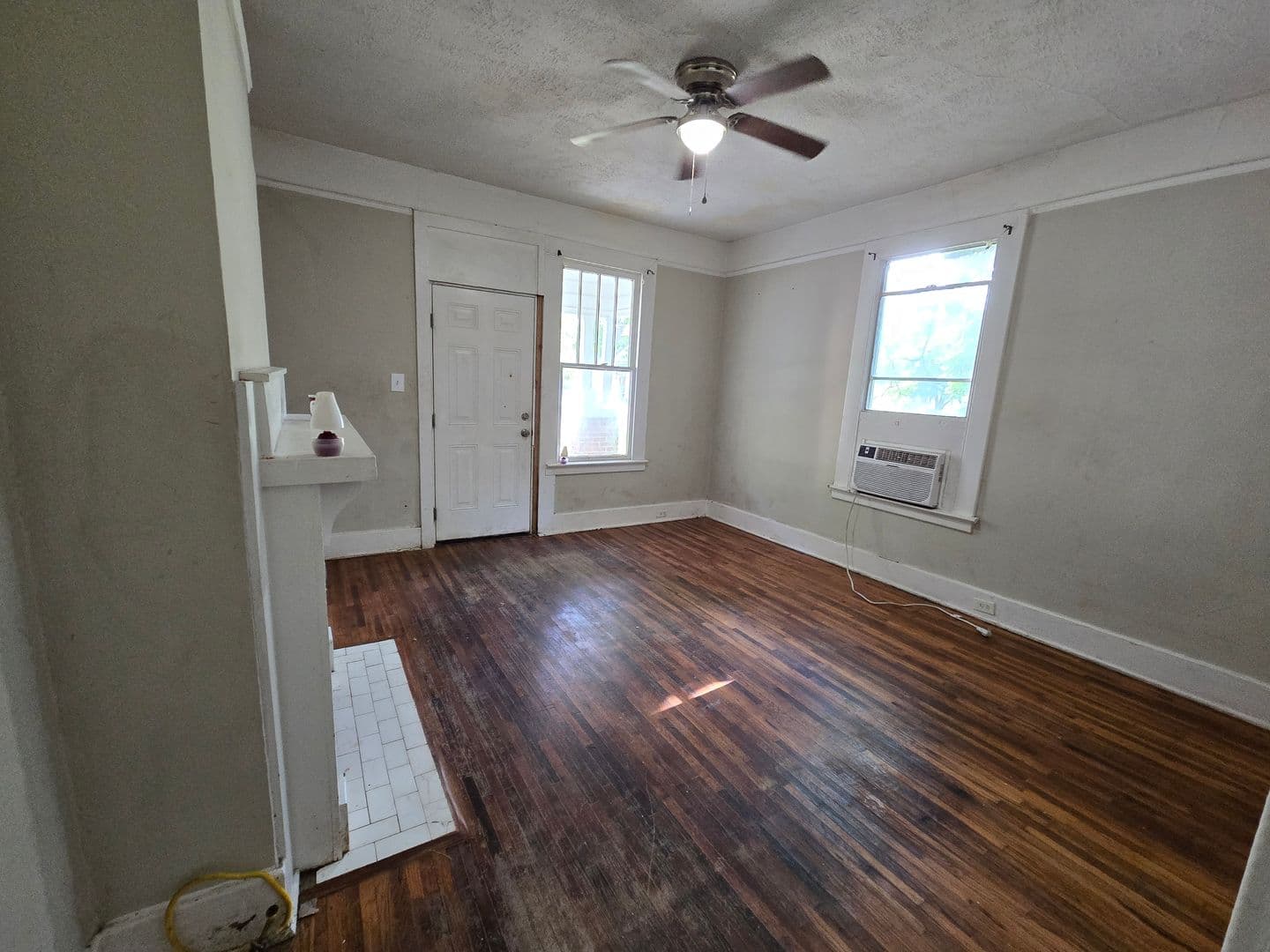 Montgomery Apartment: 2300-2302 Plum Street