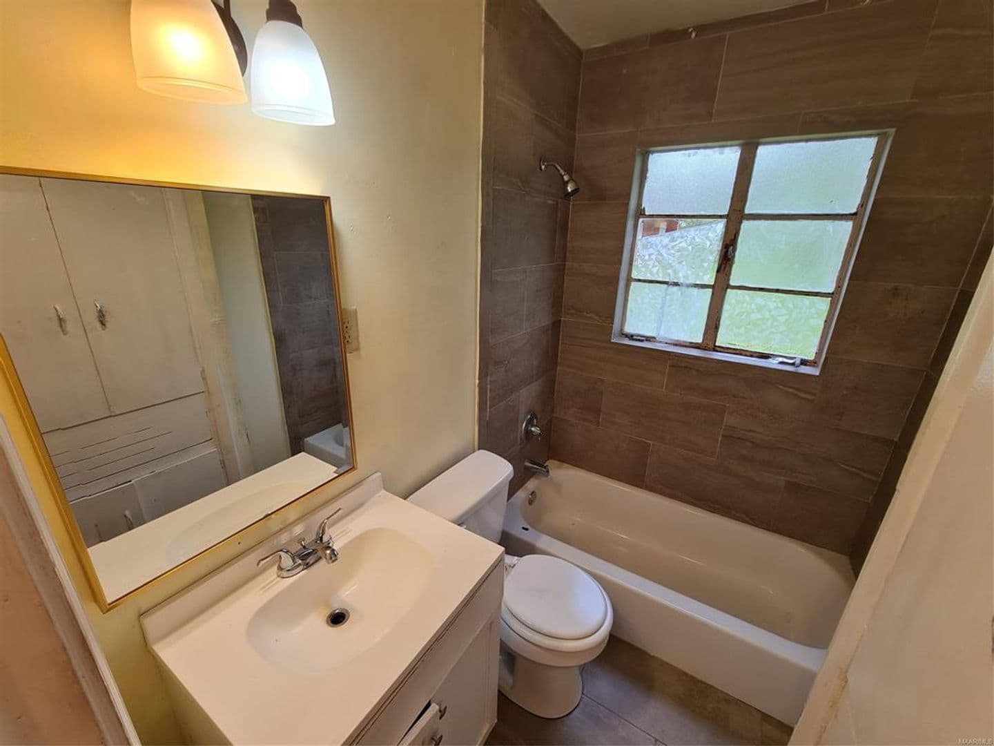 Montgomery House: 1220 Lynwood Drive