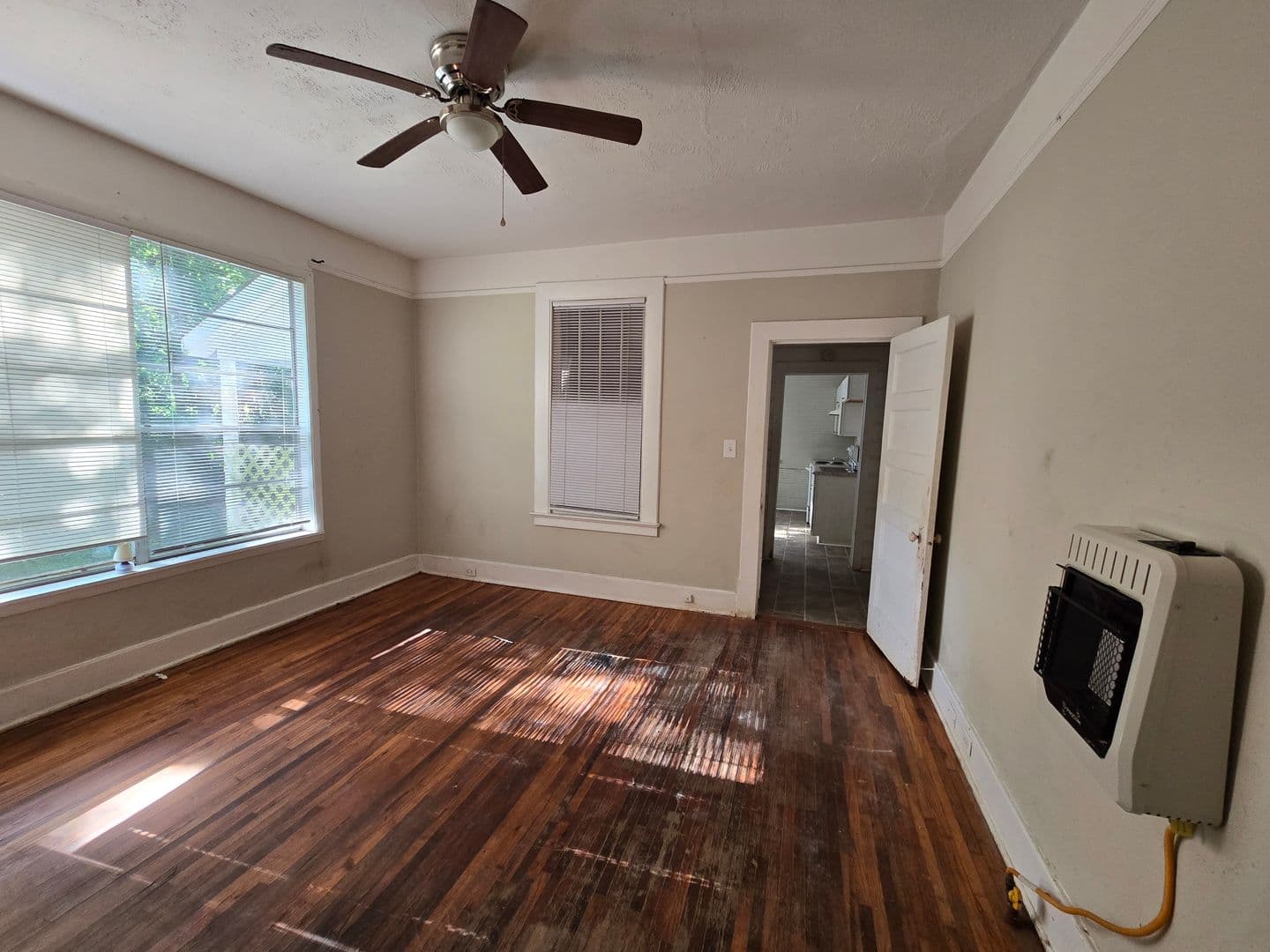 Montgomery Apartment: 2300-2302 Plum Street