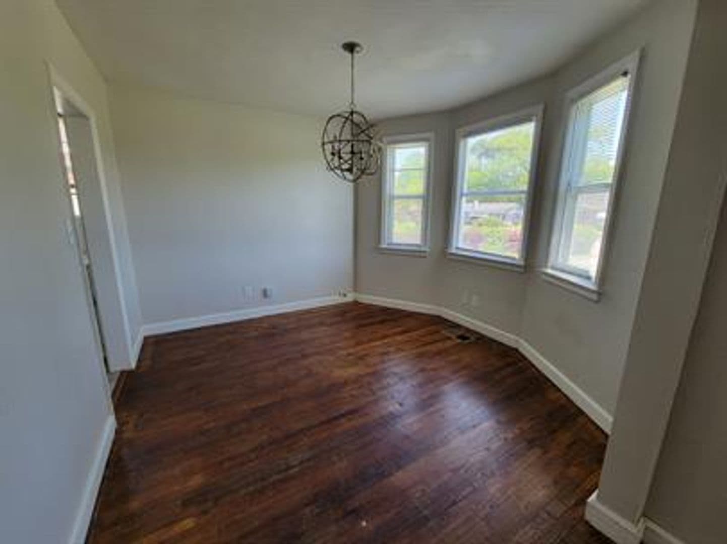 Montgomery Apartment: 7 Calhoun Road