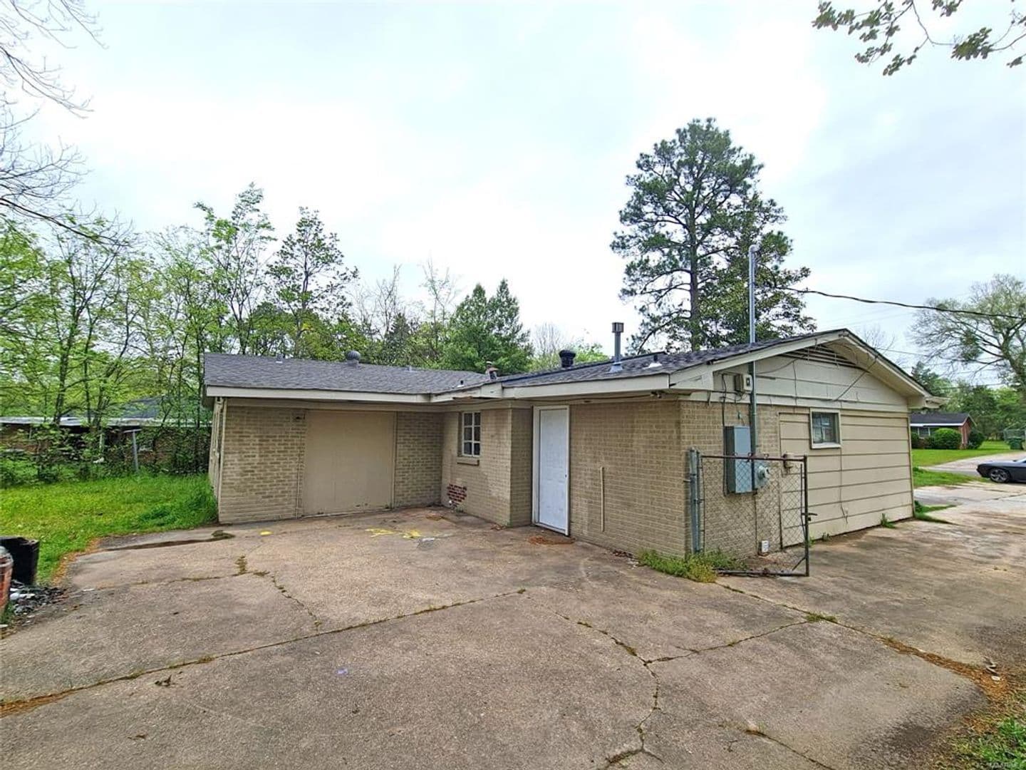 Montgomery House: 1220 Lynwood Drive