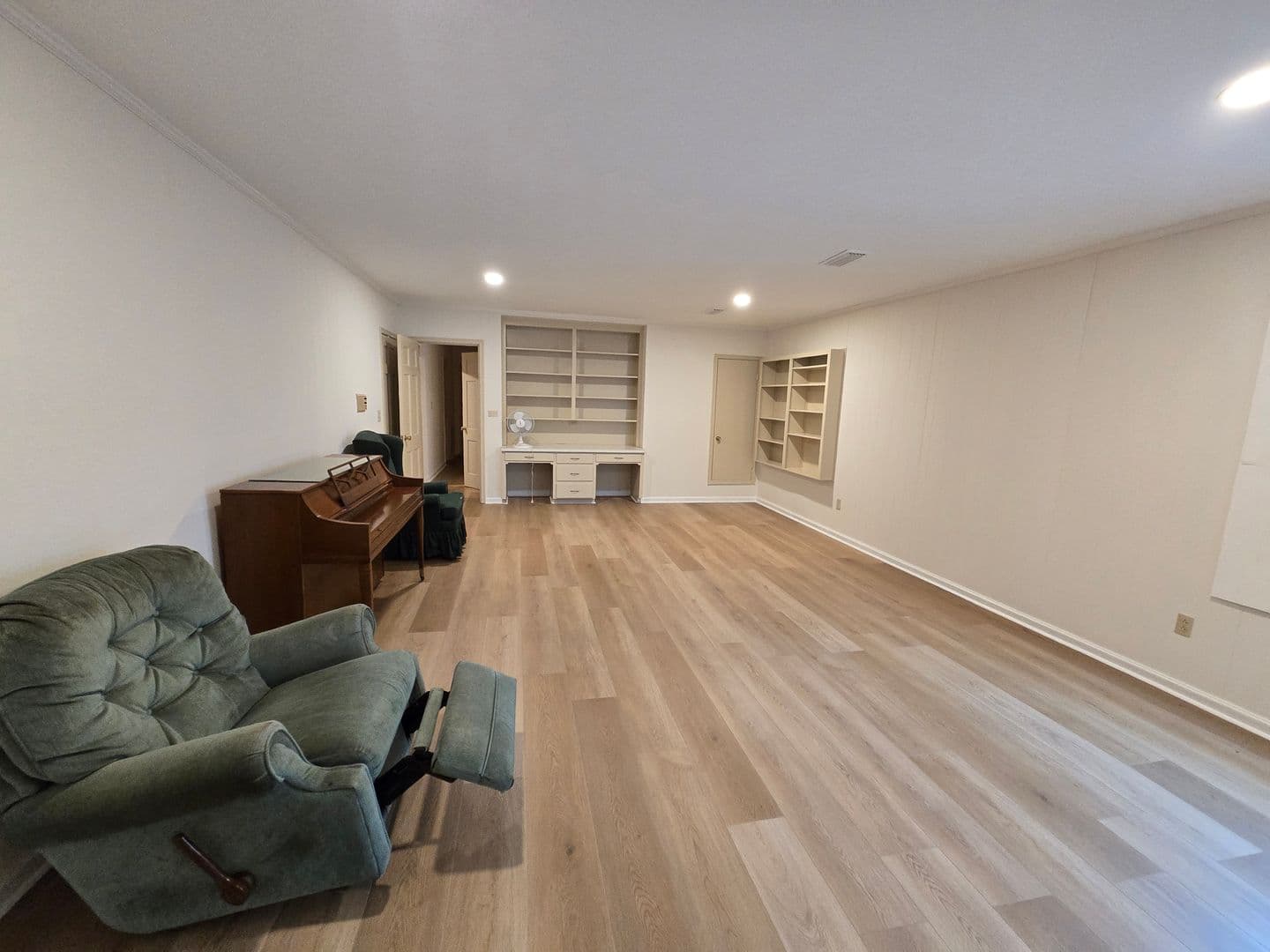 Montgomery House: 6212 Henley Way