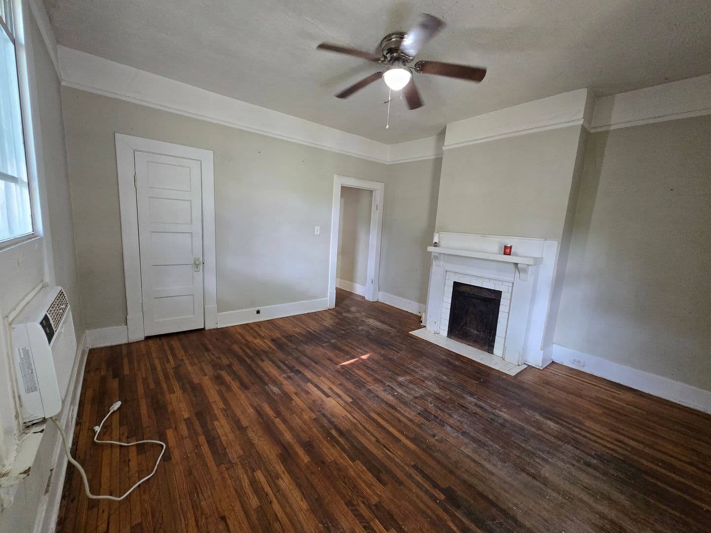Montgomery Apartment: 2300-2302 Plum Street