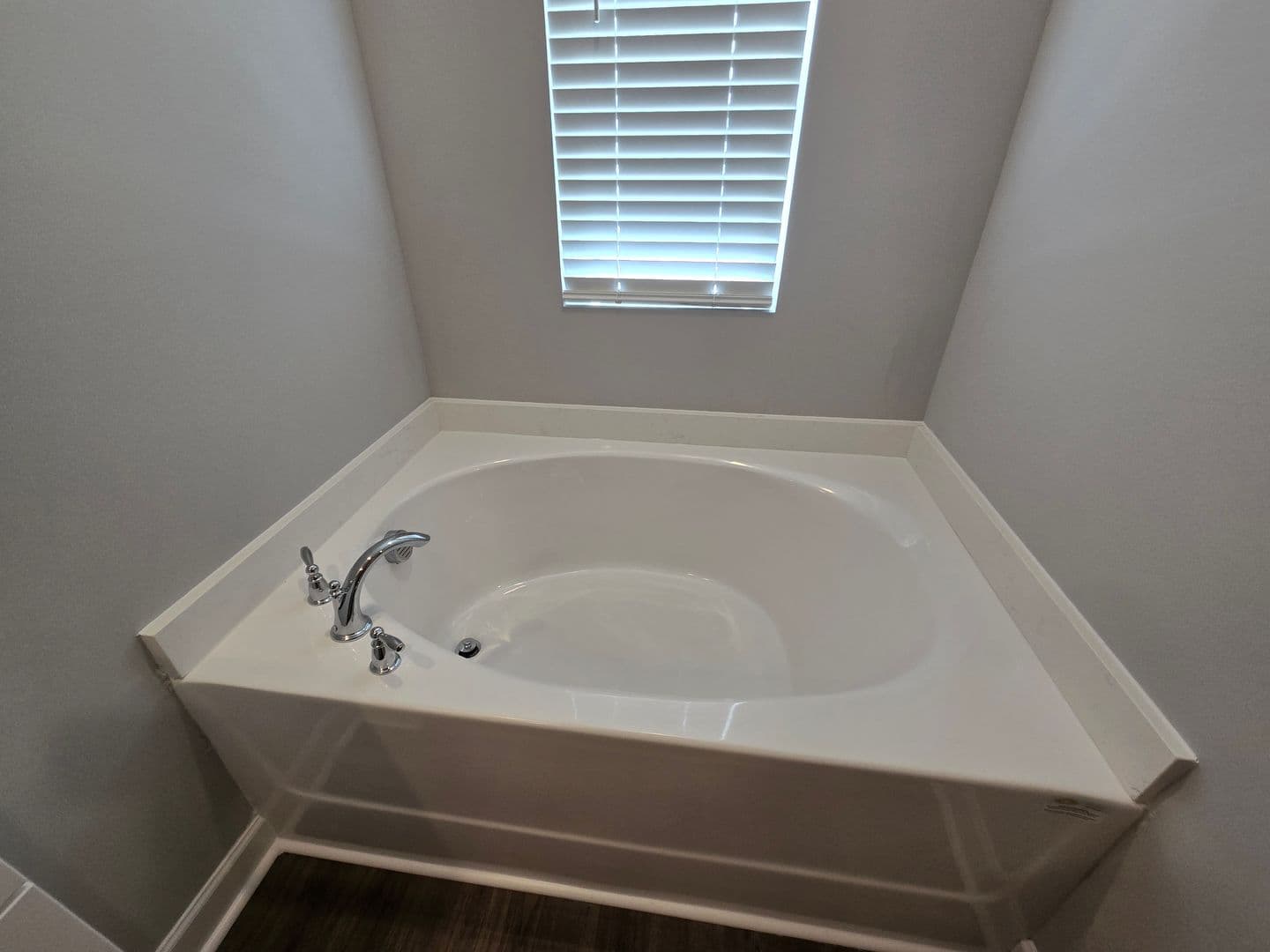 Prattville House: 1010 Garden Lane