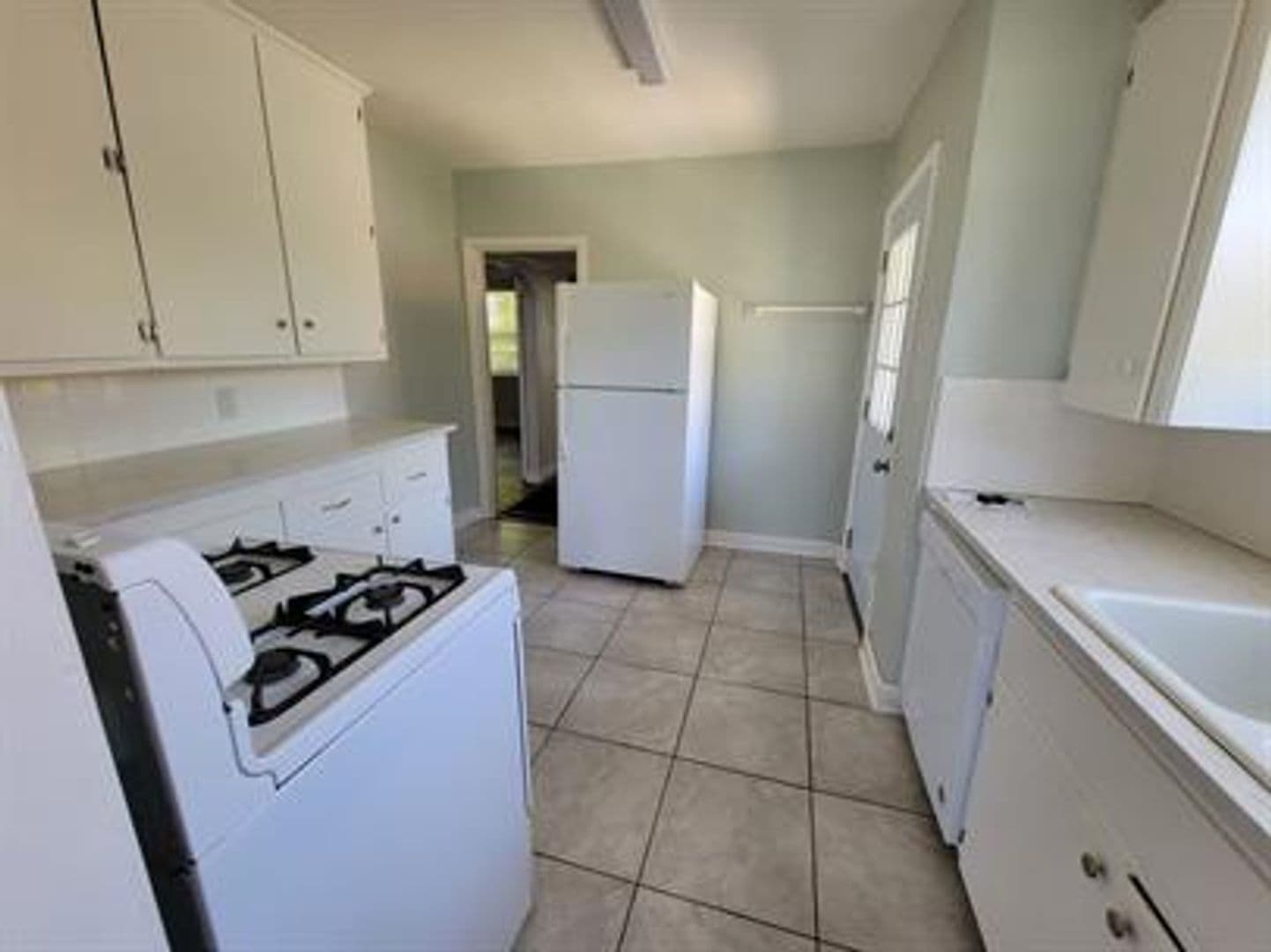 Montgomery Apartment: 7 Calhoun Road