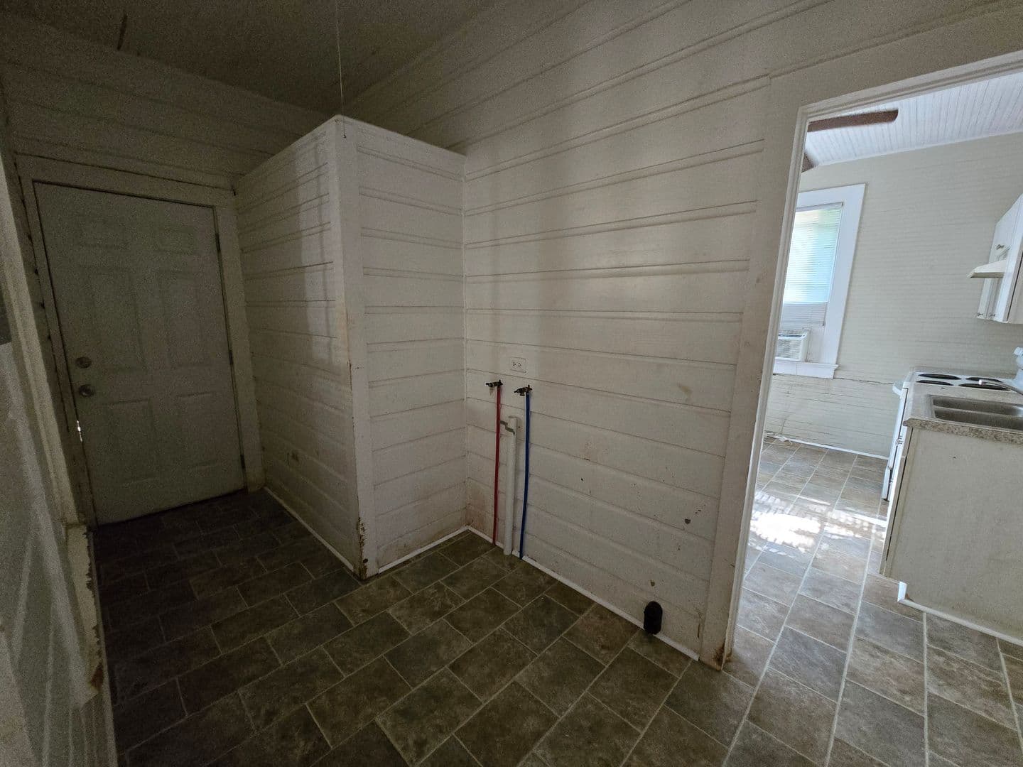 Montgomery Apartment: 2300-2302 Plum Street