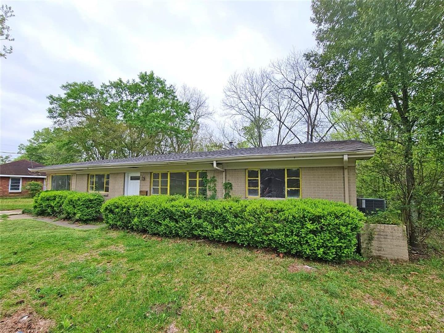 Montgomery House: 1220 Lynwood Drive