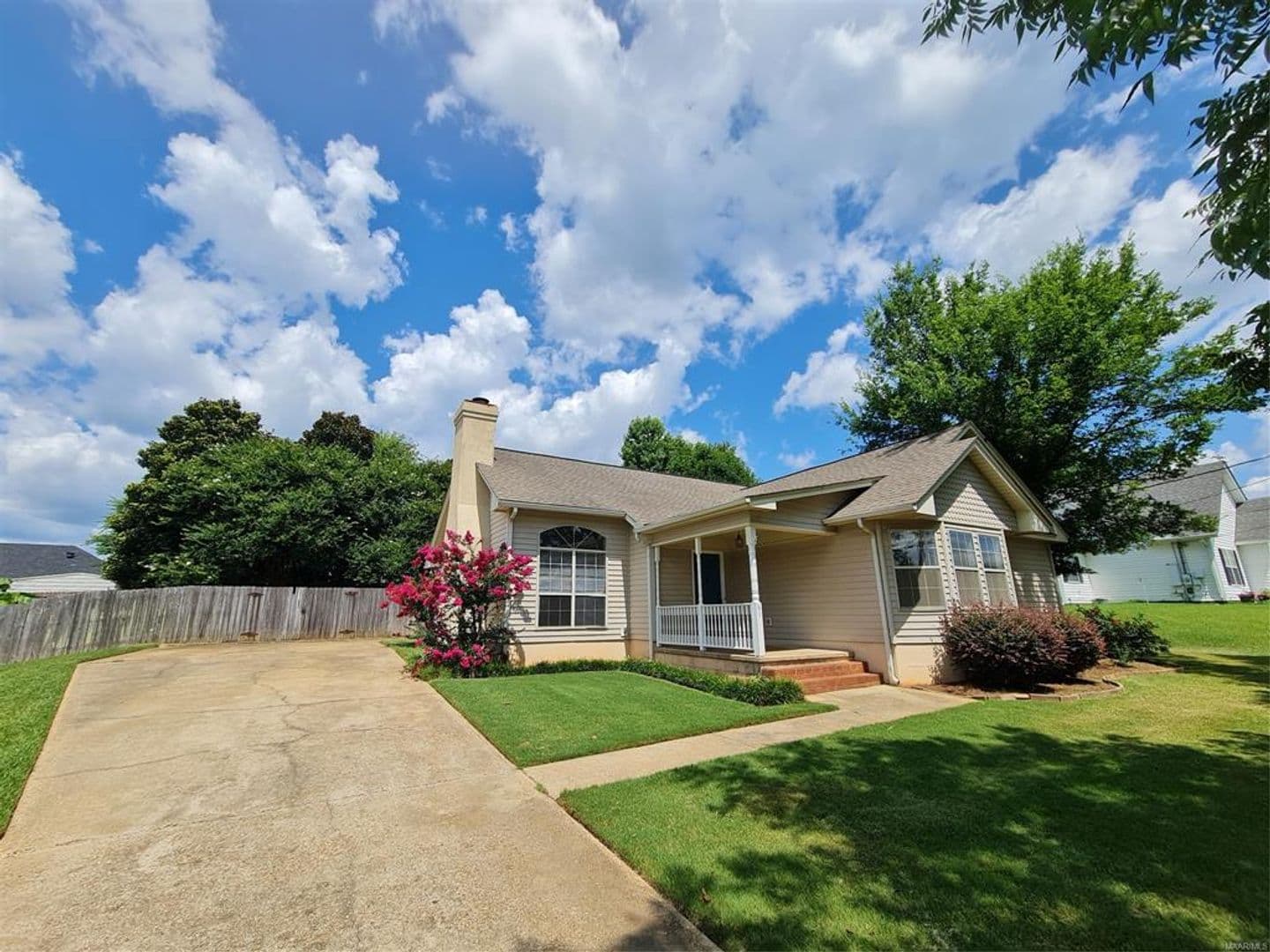 Deatsville House: 61 Old Orchard Road