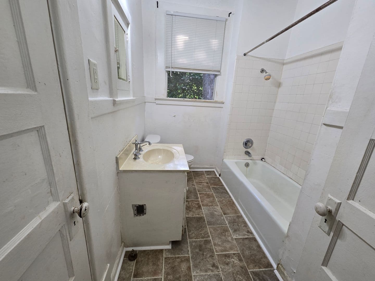 Montgomery Apartment: 2300-2302 Plum Street